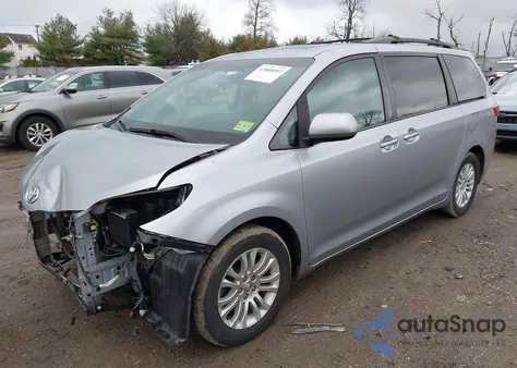 2017 Toyota Sienna Xle Premium 8 Passenger z USA, uszkodzony, nr VIN 5TDYZ3DC2HS777237